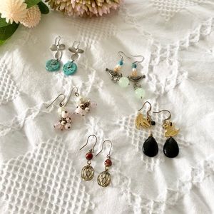 5 pairs of earrings